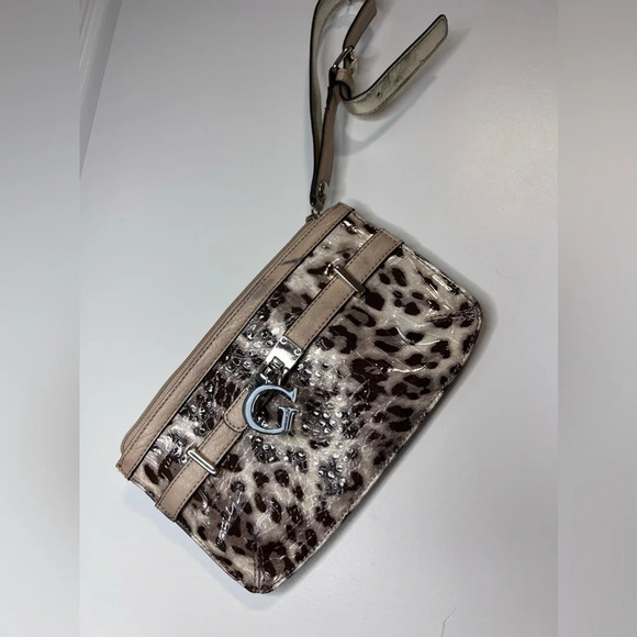 ✨Host Pick✨ Guess | Y2K Animal Print Wristlet  [214] - Picture 2 of 7
